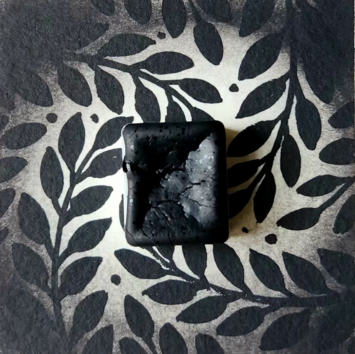 Noir de suie, aquarelle artisanale, demi-godet